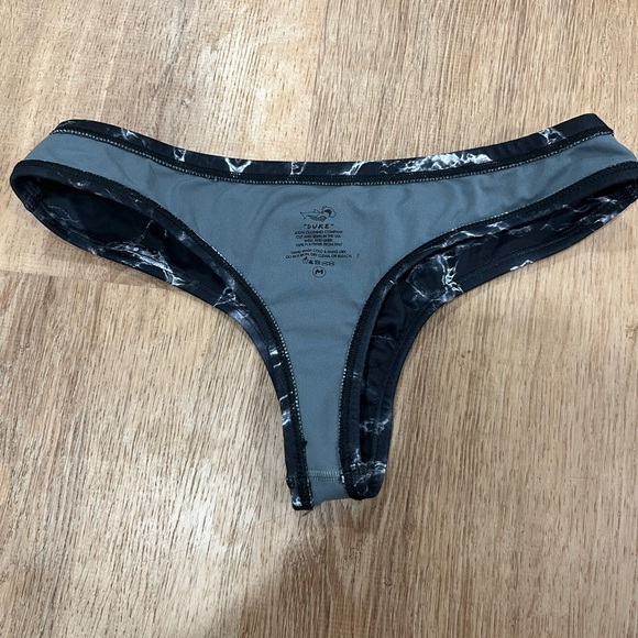 Jolyn duke bottoms - Picture 3 of 5